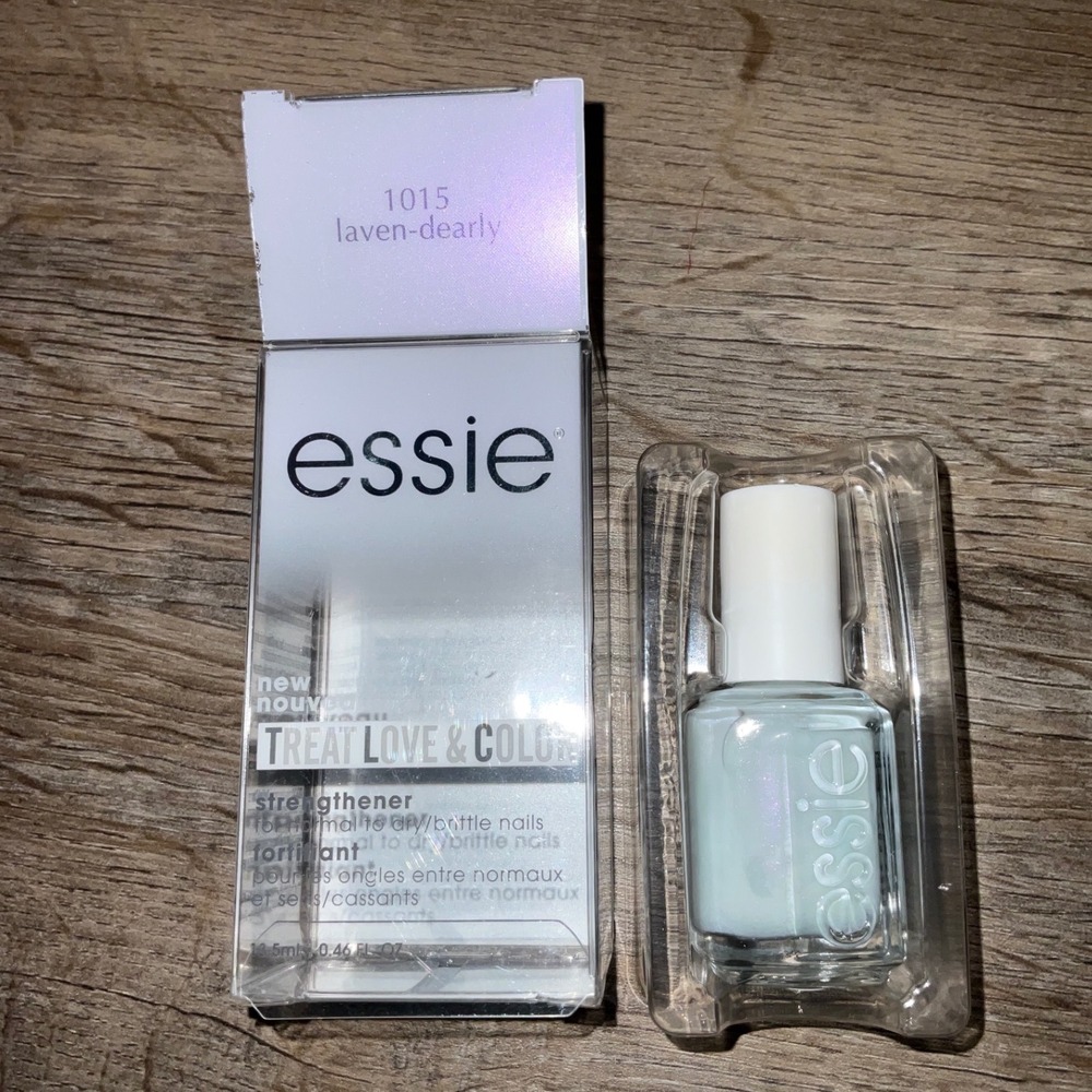 Essie Treat Love & Color 1015 Laven-dearly Strengthener Iridescent Sheer Finish